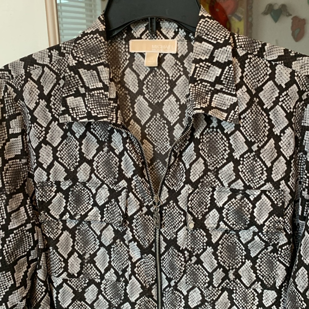 Michael Kors Plus Size Snakeskin silky blouse! Like new! - Picture 4 of 6